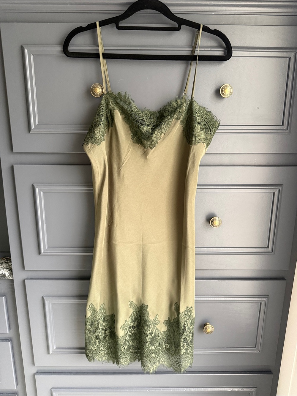 Gold Hawk silk Coco in olive